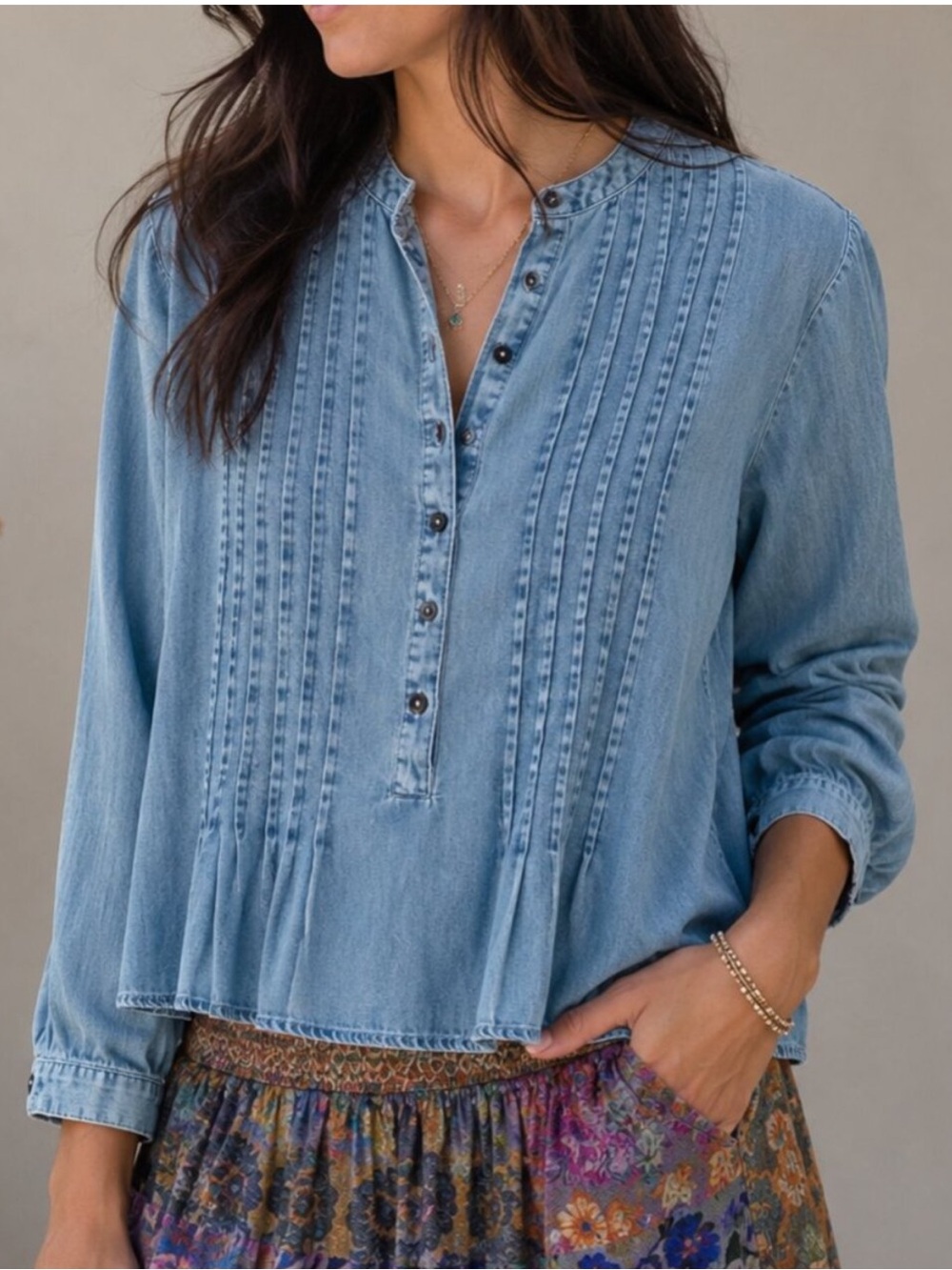 NATURAL LIFE Montana Cotton Top Light Blue Denim Pintuck Button Down Medium